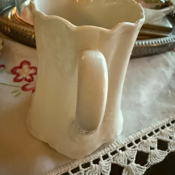 Vintage Hutschenreuter Racine pattern White Porcelain Coffee Pot and Creamer Set - Picture 6 of 7